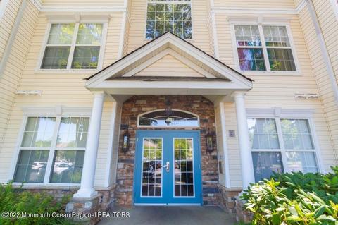 319 Saint Andrews Pl, Manalapan, NJ 07726