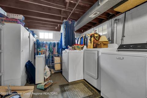9 Holland Rd, Middletown, NJ 07748