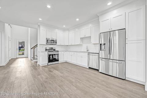 111 Hedgerow Ln, Manalapan, NJ 07726