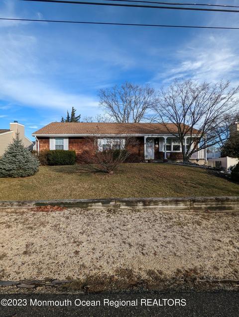 345 Delaware Dr, Brick, NJ 08723