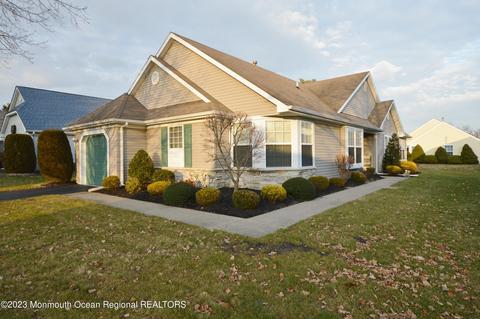 2766 Lenox St, Toms River, NJ 08755