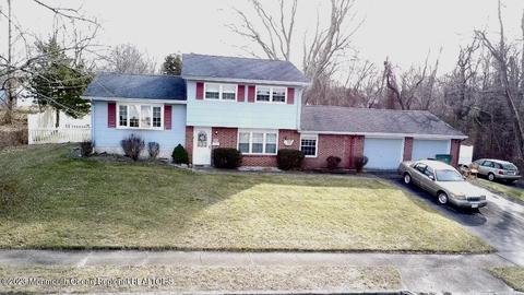 13 Juniper Ln, Jackson, NJ 08527