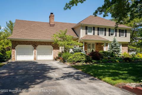 16 Meadows Ln, Ocean, NJ 07712