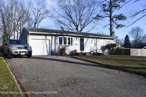 63 Mallard Rd, Bayville, NJ 08721