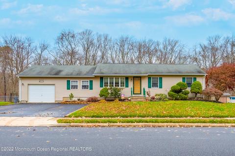 111 Darien Rd, Howell, NJ 07731