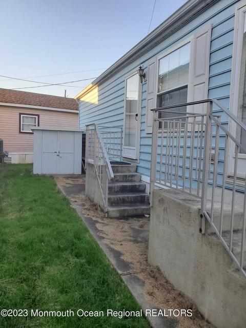 12 Christina Dr, Avenel, NJ 07001