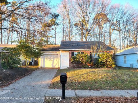 320 Concord Ct, Little Egg Harbor, NJ 08087