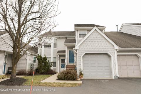 102 Poplar Pl, Freehold, NJ 07728