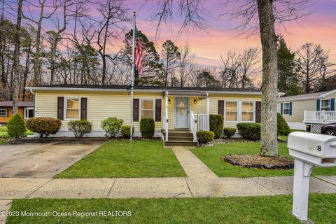 8 Sunflower Dr, Jackson, NJ 08527