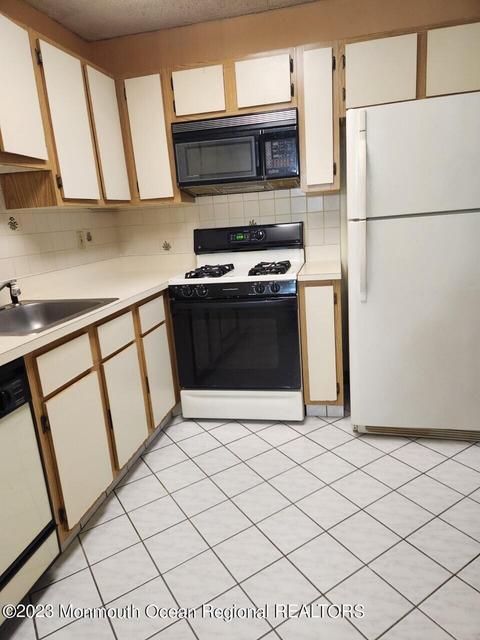 207 Daisy Ct, Jackson, NJ 08527 photo 8