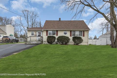 11 Johnston St, Oakhurst, NJ 07755