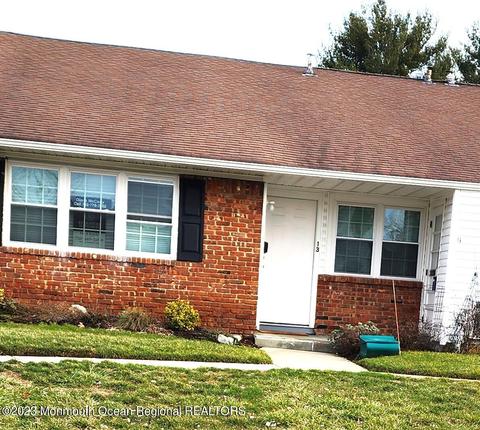13 Galewood Dr #927, Matawan, NJ 07747