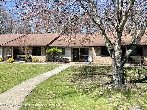 66 Overlook Way #C, Manalapan, NJ 07726