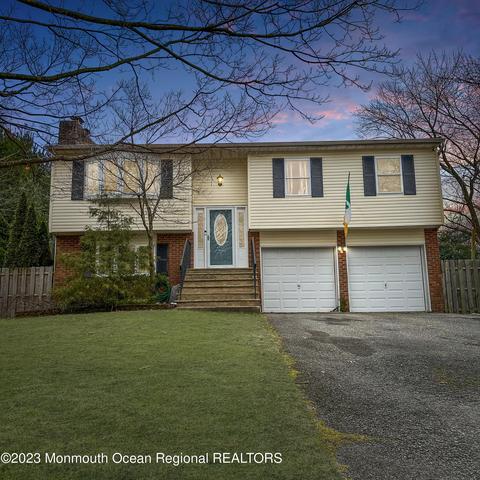 8 Widgeon Dr, Bayville, NJ 08721