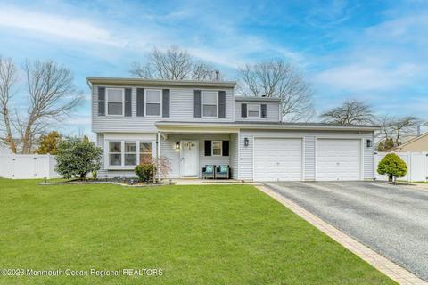 98 Starlight Rd, Howell, NJ 07731