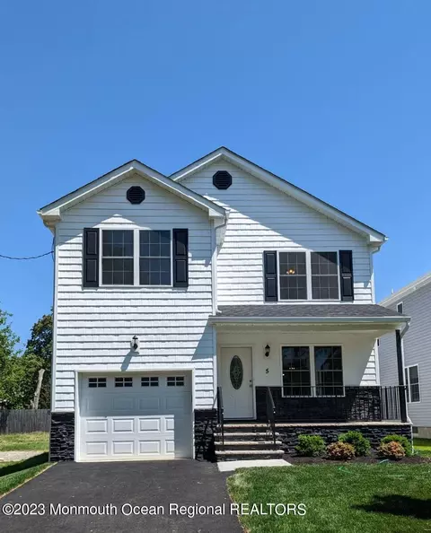 5 Therese Ave, Keyport, NJ 07735