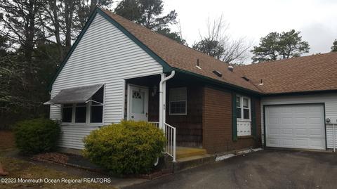 4 Deerfield Dr # D, Whiting, NJ 08759