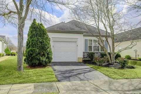 18 Gabriella Cir, Manchester, NJ 08759