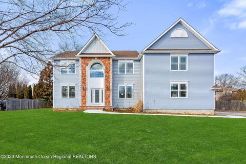 73 E Rolling Hills Ct, Toms River, NJ 08755