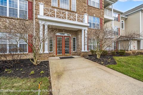 417 Sophee Ln, Lakewood, NJ 08701