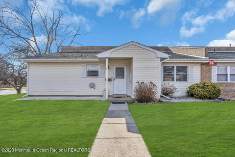 31 Pompton Plains Dr #105, Brick, NJ 08724