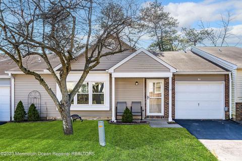 27 Nicole Ct, Lakewood, NJ 08701