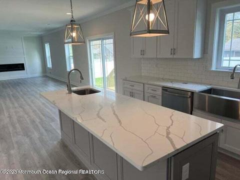 1025 Grinnell Ave, Toms River, NJ 08757