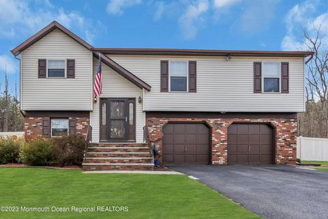 15 Hedgewood Rd, Howell, NJ 07731