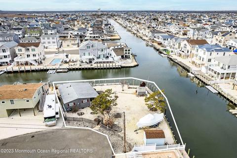 84 Weaver Dr, Beach Haven West, NJ 08050