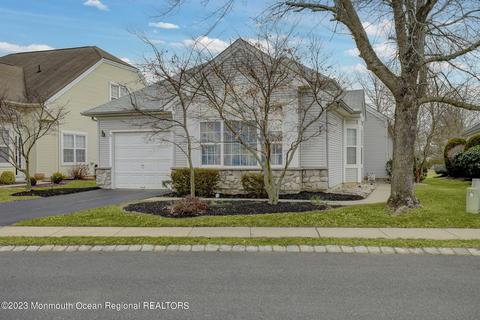 16 Dunrovin Ct, Manchester, NJ 08759
