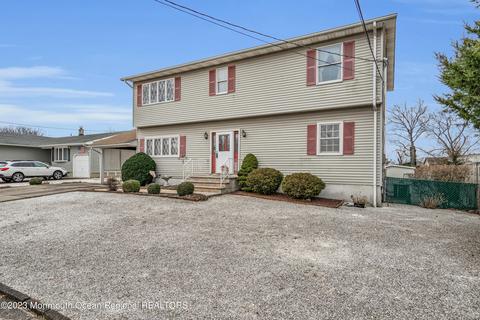 1311 Stanley Dr, Toms River, NJ 08753