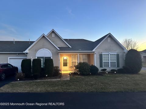 43 Deerchase Ln, Lakewood, NJ 08701