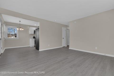 122 Cap Ln, Middlesex, NJ 08846 photo 23
