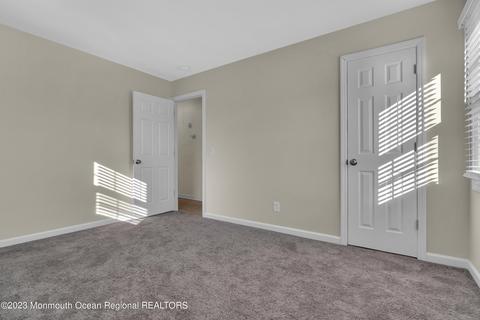 122 Cap Ln, Middlesex, NJ 08846 photo 11