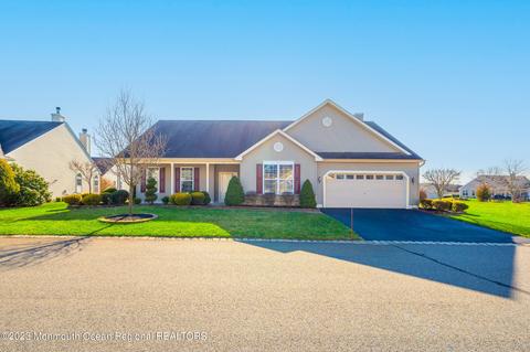 2 Springdale Rd, Manchester, NJ 08759