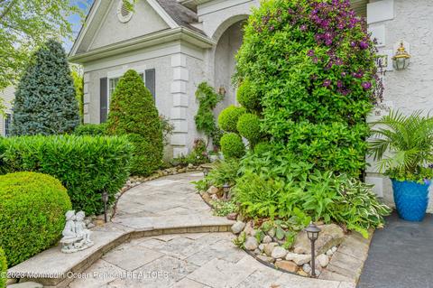 19 Winnie Palmer Ct, Monroe, NJ 08831