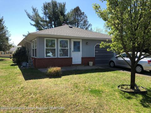 12 Arima Ct, Toms River, NJ 08757