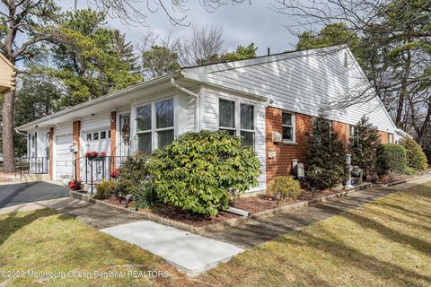 5 Homestead Dr #B, Whiting, NJ 08759
