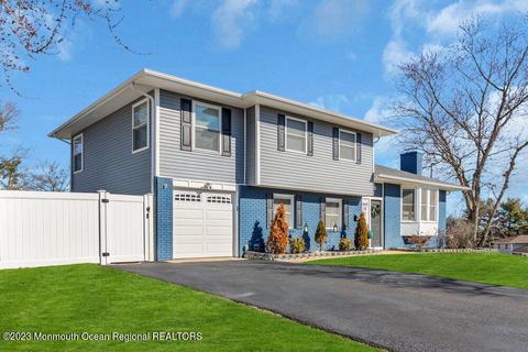18 Lexington Rd, Howell, NJ 07731