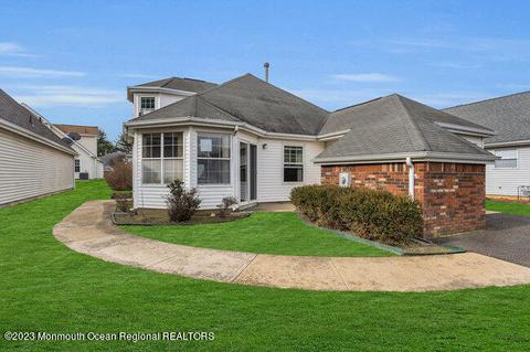 200 Loganberry Ln, Freehold, NJ 07728