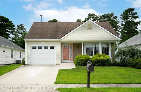 112 Canterbury Ln, Toms River, NJ 08757