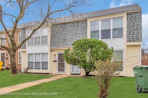 182 Williamsburg Ln, Lakewood, NJ 08701