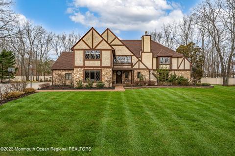 2 Paddock Cir, Lanoka Harbor, NJ 08734