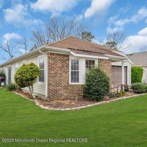 11 Hemlock Dr, Barnegat, NJ 08005