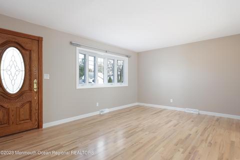 25 Middlesex Rd, Matawan, NJ 07747 photo 5