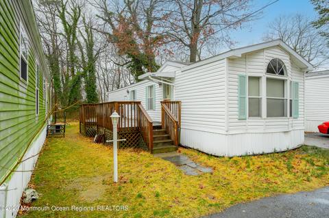8 Circle Dr, Brick, NJ 08723