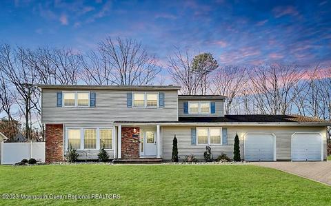 96 Old Bridge Dr, Howell, NJ 07731