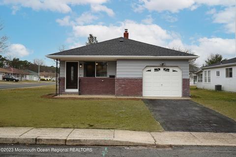 491 Saint Thomas Dr, Toms River, NJ 08757