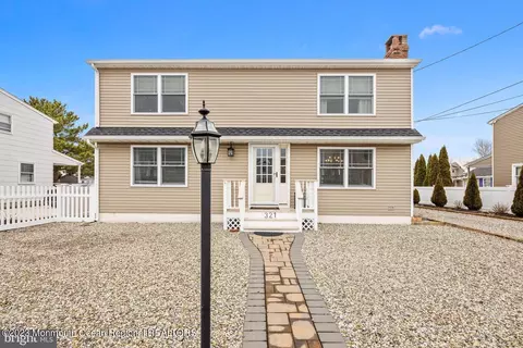 321 W 4th St, Ship Bottom, NJ 08008