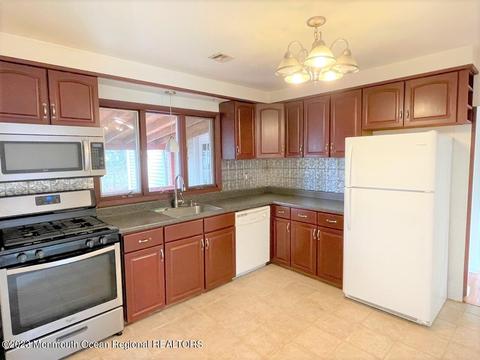 960 Midvale Ave, Brick, NJ 08723 photo 3